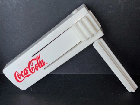 9726-67 € 2,00 coca cola ratel kleur wit met rode letters.jpeg